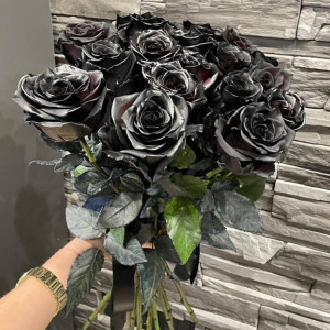 15 черных роз с лентами